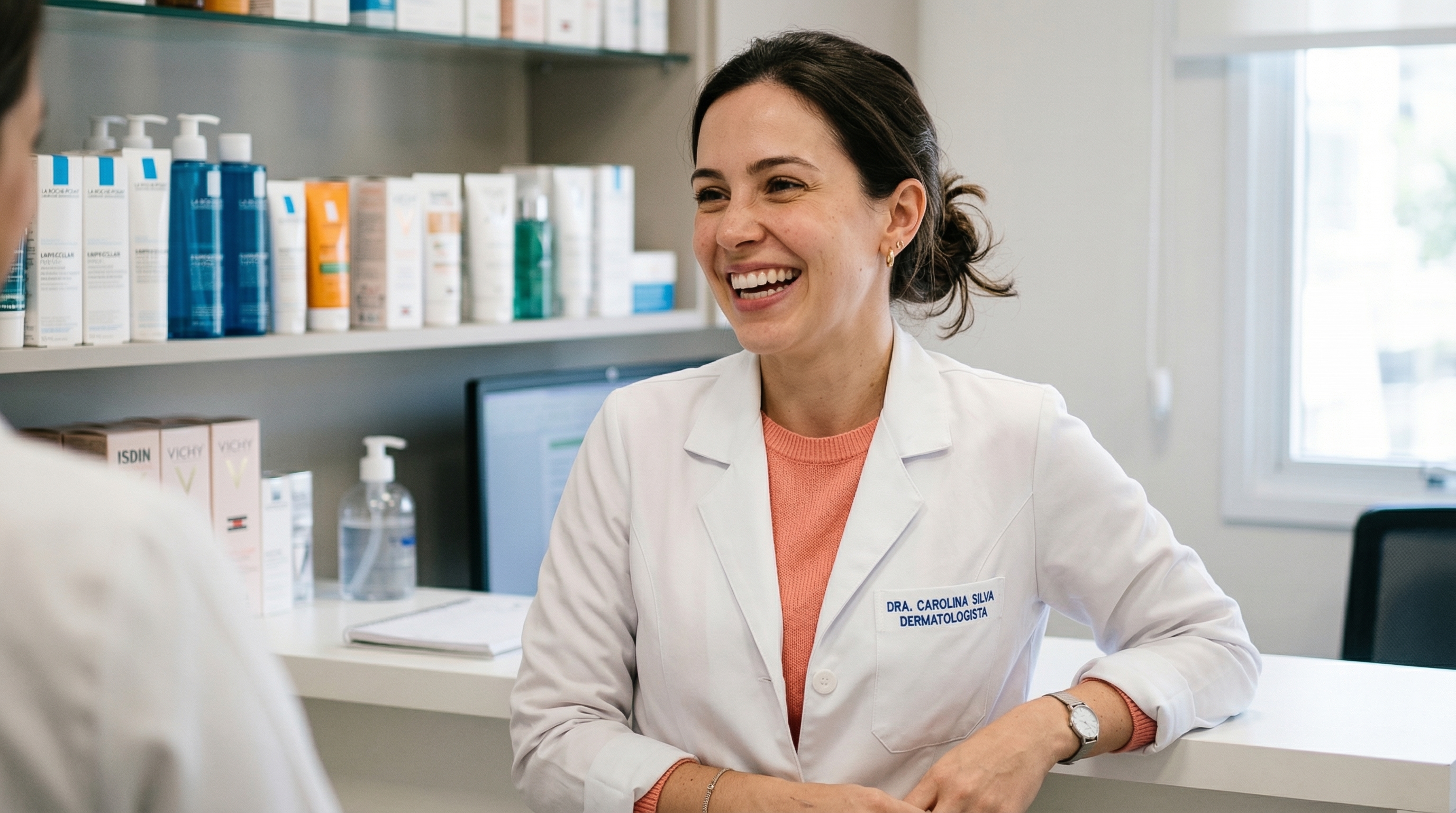 Dra. Camila Souza — Dermatologista